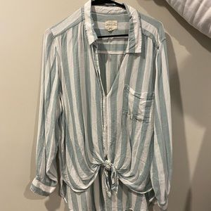 🤍AE Beachy Button-Up🤍